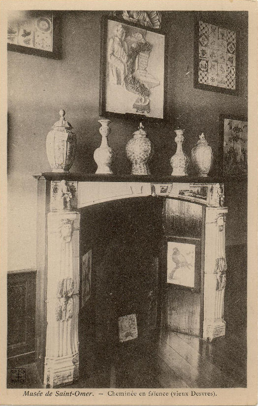 Une trés belle cheminée en faÏence de Devres.